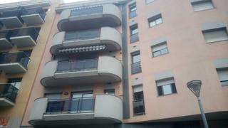 Aparcament cotxe  C/ mozart. Solvia inmobiliaria  garaje badalona