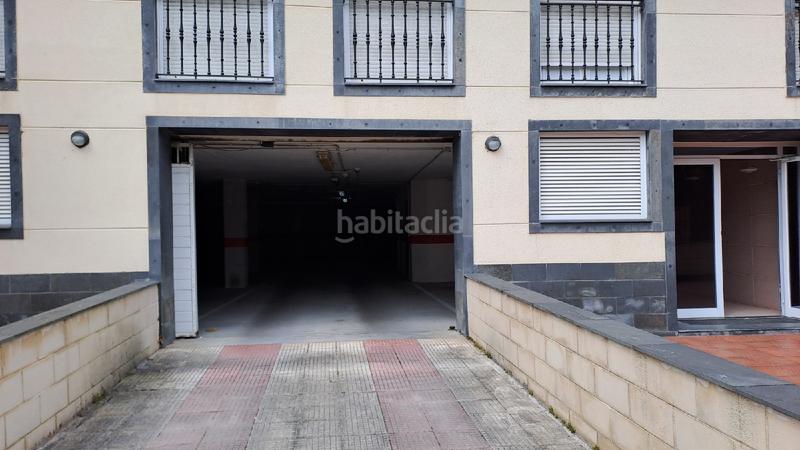 Foto fd01a8f0-9e6d-4e09-817a-8ee8bc905b5c. Parking voiture dans Viveiro