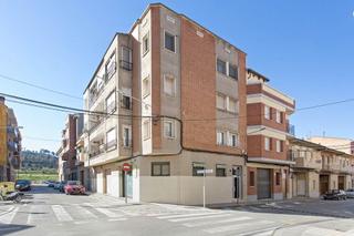 Aparcament cotxe  C/ ramon i cajal. Solvia inmobiliaria  garaje sant fruitós de bages