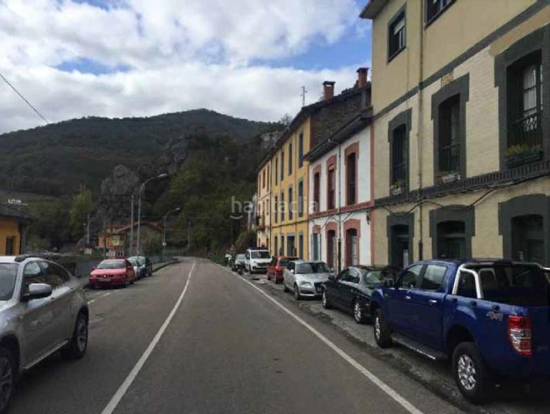 Foto 0db6c2fc-5032-4ec3-92ca-0fe9383d6bf9. Aparcament cotxe a Aller