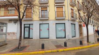 Local commercial  C/ de granada. Solvia inmobiliaria  locales caravaca de la cruz