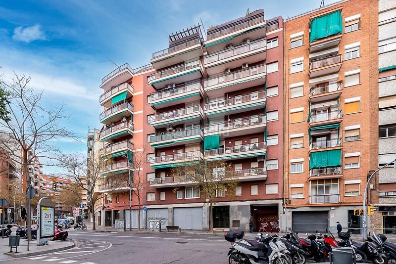 Foto 4de089ae-6d50-462b-8979-530c6cf7f4bf. Rent business premise in Sants-Badal Barcelona