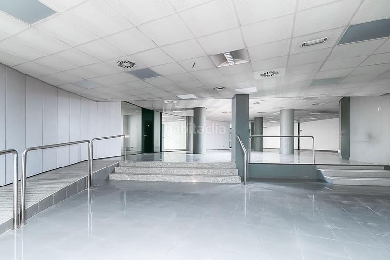 Foto eabceeab-4b42-493a-8ab3-48dbbf9ed022. Rent business premise in Sants-Badal Barcelona