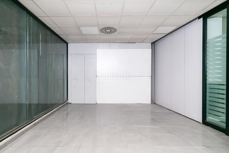 Foto edb881eb-6e51-486b-b885-e964d6f906d1. Rent business premise in Sants-Badal Barcelona