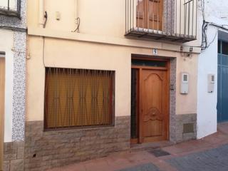 Casa aparellada  C/ cervantes. Solvia inmobiliaria  chalet adosado artana