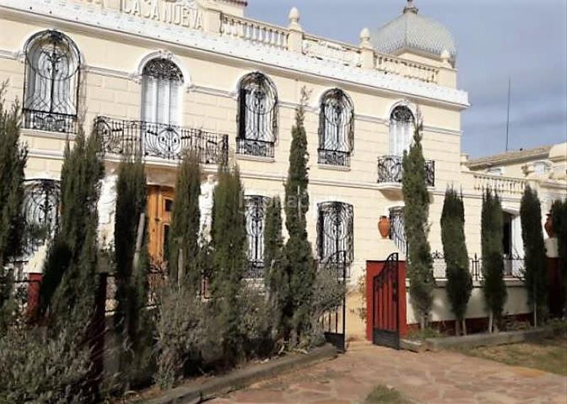 Foto ecc23c8f-9c49-4990-b047-436e17137fff. Finca rústica solvia inmobiliaria terreno con edificación en Requena
