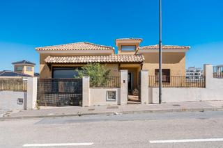 Chalet  C/ guejar sierra. Solvia inmobiliaria  chalet independiente zubia la