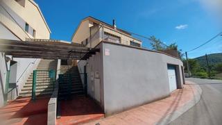 Doppelhaus  C/ de l´ebre. Solvia inmobiliaria  chalet adosado olivella