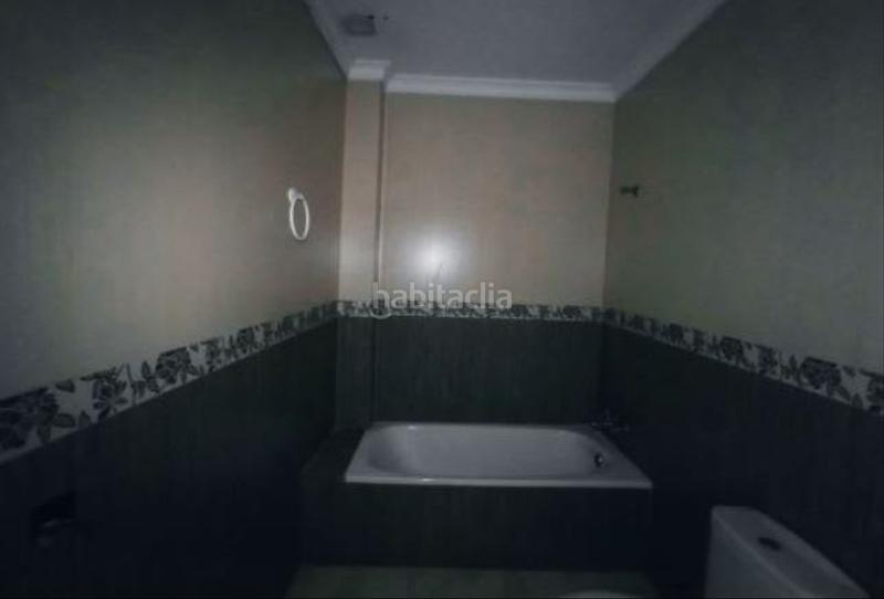 Foto 5cef3242-ba6b-4be3-9374-80264effb18f. Casa aparellada a Palma del Condado (La)