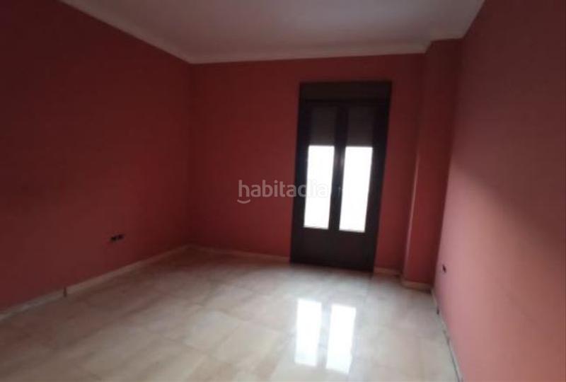 Foto 905db21d-642e-44c9-be5b-032f59b69480. Casa aparellada a Palma del Condado (La)