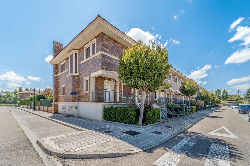 Foto 3843f967-1c09-4577-9ed4-b36100320e90. Casa pareada solvia inmobiliaria chalet adosado en Grijota