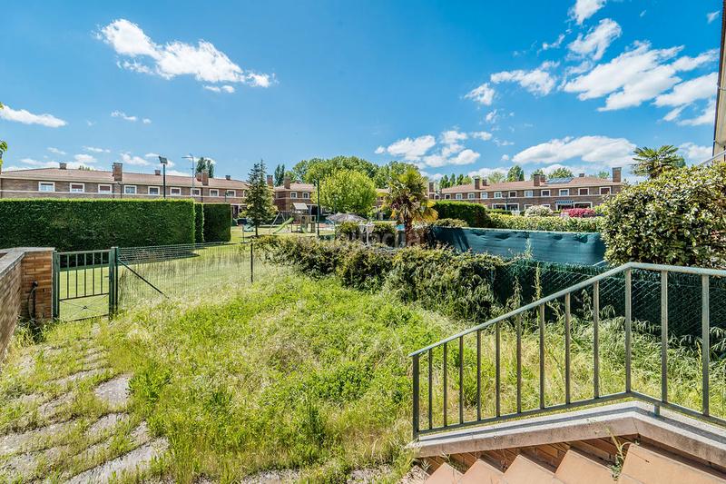 Foto 8c5ffd63-f92b-4f04-a2d2-ea2ad398e327. Casa pareada solvia inmobiliaria chalet adosado en Grijota