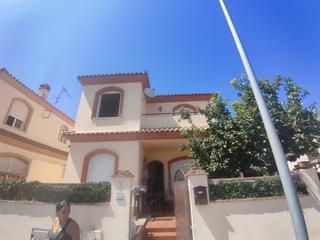 Doppelhaus  C/ camino de las quintanas. Solvia inmobiliaria  chalet adosado ayamonte
