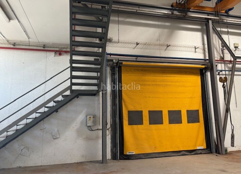Foto ac6c2425-bdec-4f9f-8fcc-e530e6dfe86d. Nau industrial a Pinseque