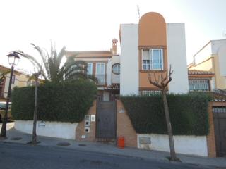 Casa pareada  C/ alhucema. Solvia inmobiliaria  chalet adosado huétor vega