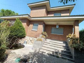 Chalet  Av/ roma. Solvia inmobiliaria  chalet independiente casar el