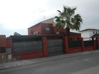 Chalet  C/ cádiz. Solvia inmobiliaria  chalet independiente valencina de la concep