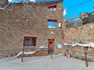 Xalet  C/ unic-sant andreu. Solvia inmobiliaria  casa montferrer i castellbò