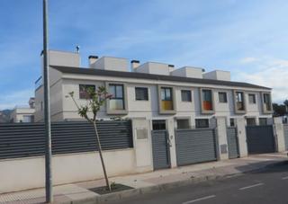 Casa aparellada  C/ traiguera. Solvia inmobiliaria  chalet adosado benicasimbenicàssim