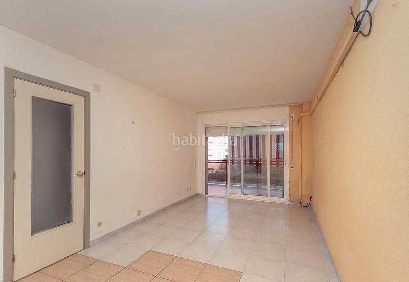 Foto 7bdd7c16-c256-4d3e-8adb-d08d99969839. Pis amb piscina a Passeig Marítim Miami Platja