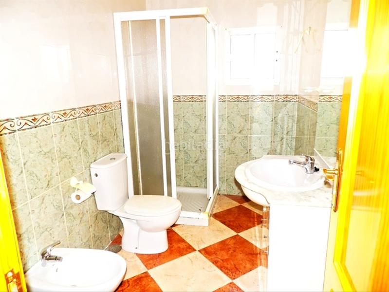 Foto 30184945-7ce3-4265-a9b2-bf8480b6b0d3. Casa aparellada a Sancti - Spíritus