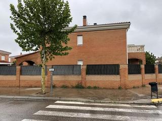 Doppelhaus  Av. españa. Solvia inmobiliaria  chalet adosado villanueva de la torre