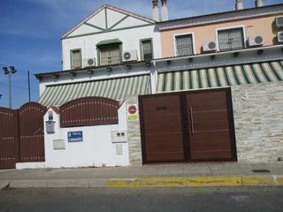 Casa aparellada  C/ canario. Solvia inmobiliaria  chalet adosado aljaraque