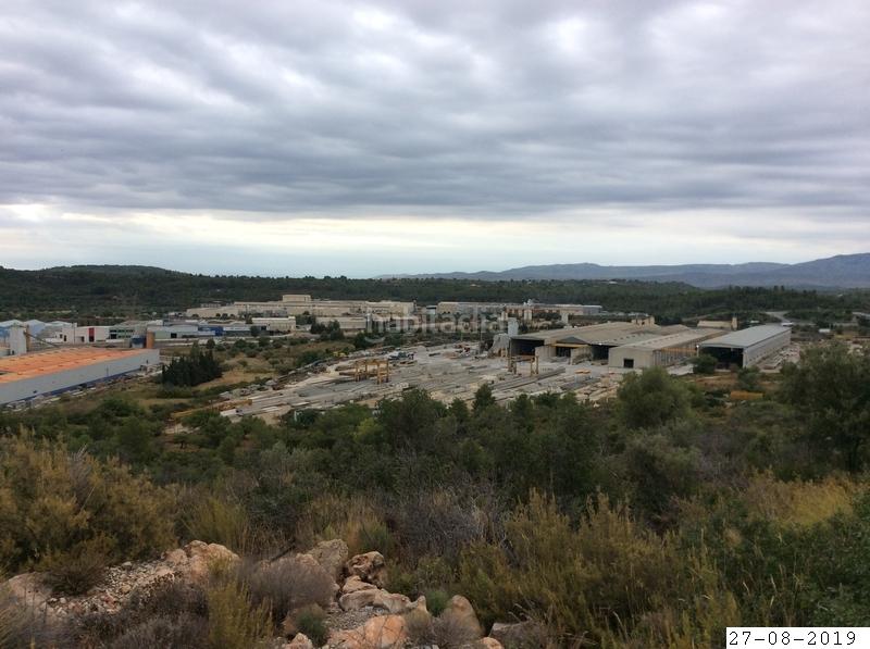 Foto 7b23bc08-1b5c-4b7a-bf02-b027e5fc84a4. Bâtiment à usage industriel dans Buñol