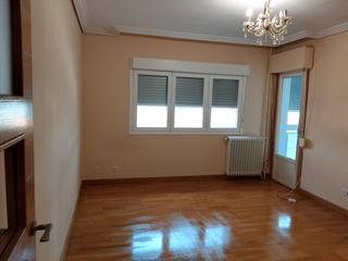 Appartement  C/ azoz. Solvia inmobiliaria  piso pamplonairuña