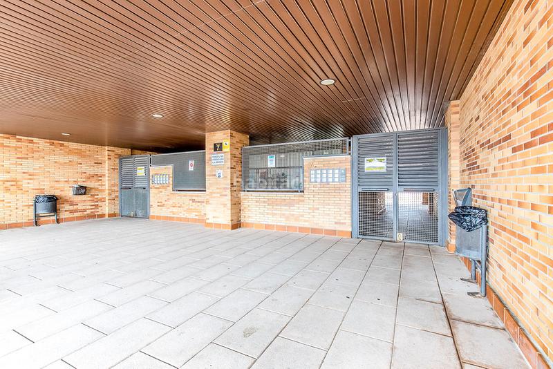 Foto a944833e-39d9-491a-9522-f1da83438fae. Aparcament cotxe a El Quiñón Seseña