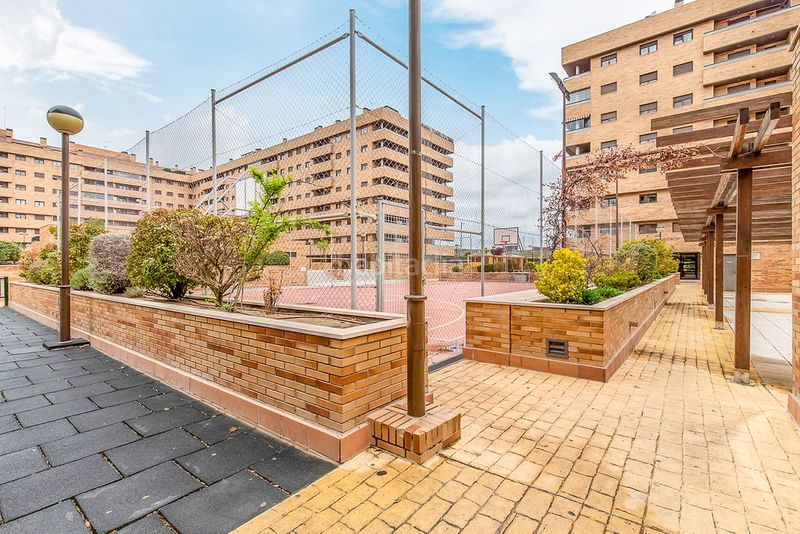 Foto 3401d427-2a21-46fe-a595-00e6580b09af. Aparcament cotxe a El Quiñón Seseña