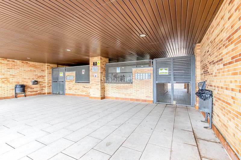 Foto a73b62a8-37bc-460e-b23d-8d98b05c1bc9. Aparcament cotxe a El Quiñón Seseña