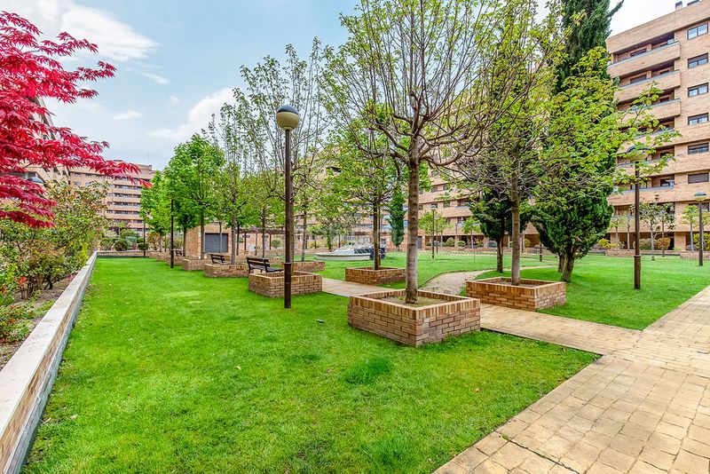 Foto cb4939a8-b6fb-4416-b4d8-56fe492aabcc. Aparcament cotxe a El Quiñón Seseña