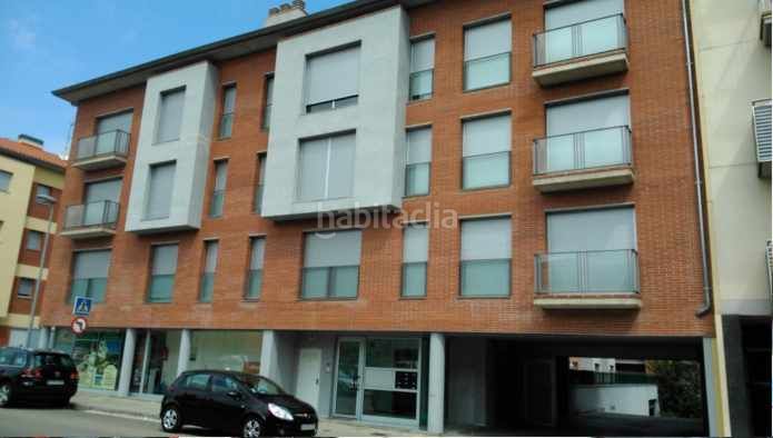 Foto 3ef039c7-787a-41a2-b6a3-1e60f70cdef2. Aparcament cotxe a Olot