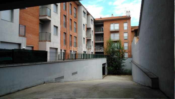 Foto 801f9ab3-28fb-46dc-94c6-aba458afe5d9. Aparcament cotxe a Olot