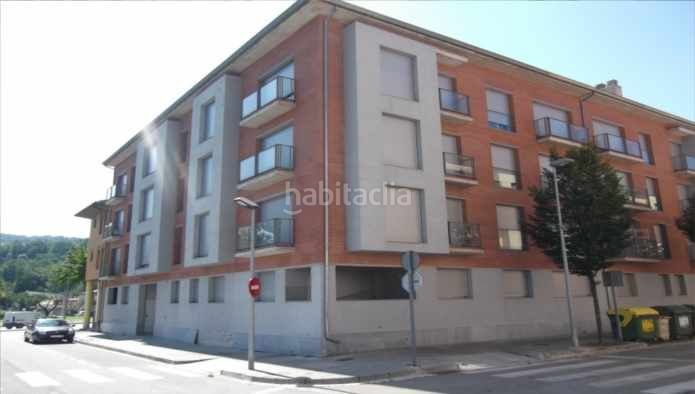Foto f19dd1f9-ee87-408d-9664-add766dce1b6. Aparcament cotxe a Olot