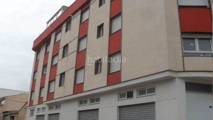 Foto afa6b8b7-29f7-4b80-bd61-2305c1d75c44. Aparcament cotxe a Caudete