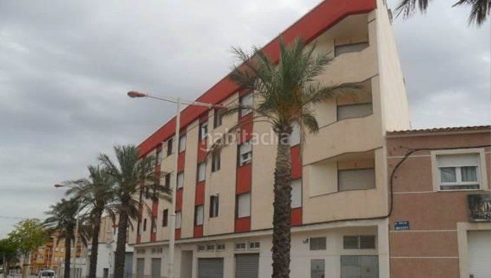 Foto 41823406-4476-4004-b1c4-24bc95f0d84d. Aparcament cotxe a Caudete