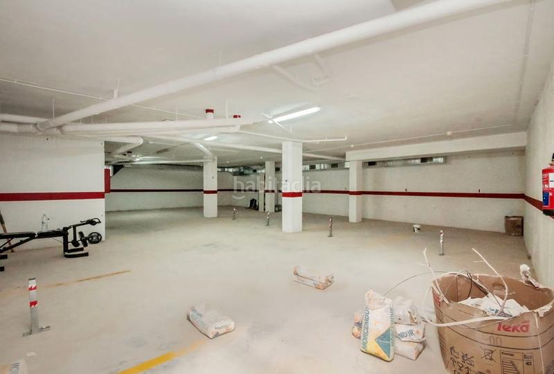 Foto 404e5b8e-e151-478a-9aeb-76279aea46c6. Parking voiture dans Balsareny