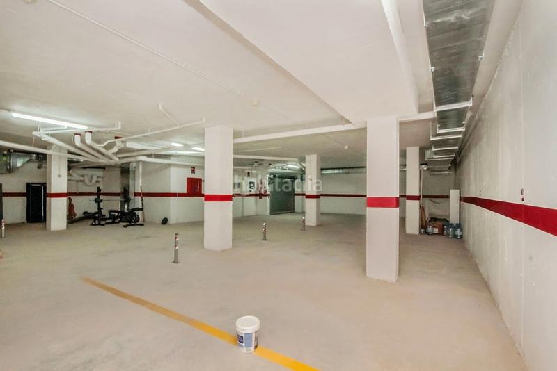 Foto fec03401-ebd2-443a-8036-44a0014606e4. Parking voiture dans Balsareny