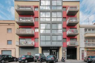 Car parking  C/ guifre. Solvia inmobiliaria  garaje badalona