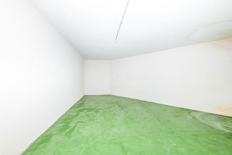 Foto 083afa0d-a39c-4ce0-b9b2-9ed0e02e495f. Parking voiture dans Sopela