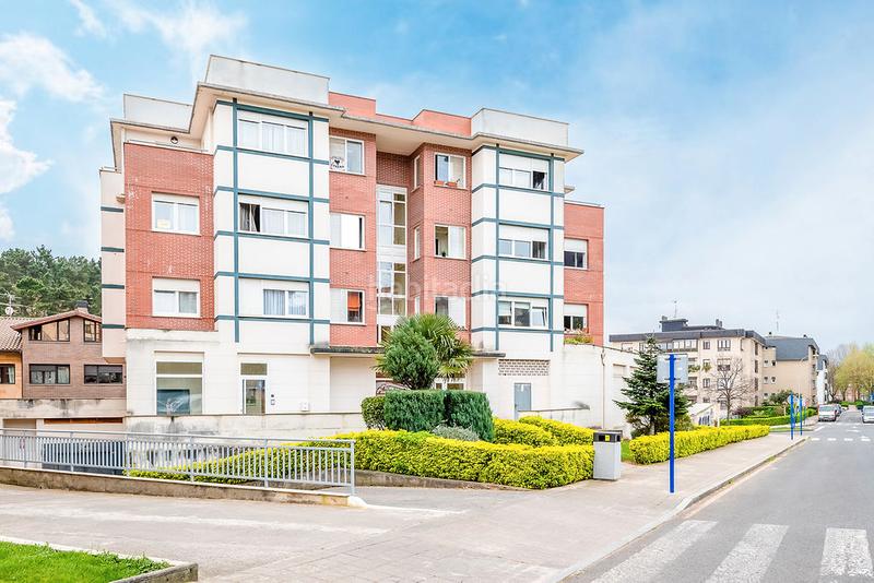 Foto 1ca9e25c-7790-4613-b6b1-242f79139530. Parking voiture dans Sopela