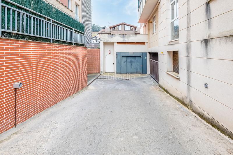 Foto 2d1003c5-a833-4b53-899c-d16906089f2c. Parking voiture dans Sopela