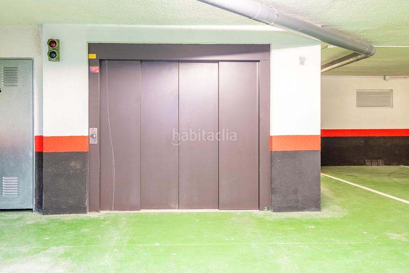 Foto 35dbc572-553f-443a-8b37-092db1a6af73. Parking voiture dans Sopela