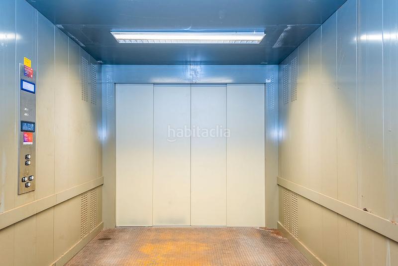 Foto 5712b0a8-48a5-4c7e-872b-7db3fdb10259. Parking voiture dans Sopela