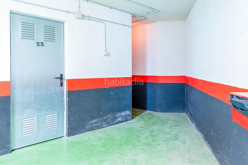 Foto 5e4b67a2-5a89-4c75-965b-340df9181890. Parking voiture dans Sopela