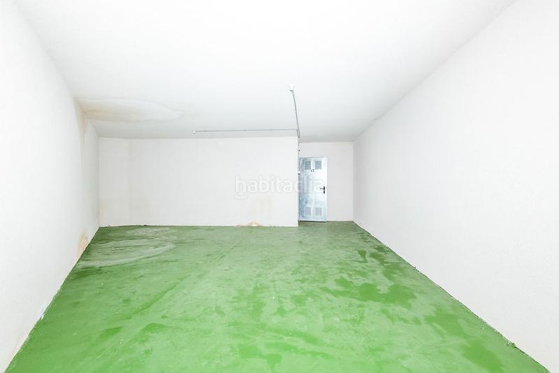 Foto 6717f58a-3a99-4a30-8735-1bdfdfa12b76. Parking voiture dans Sopela