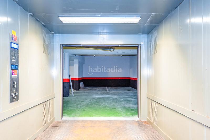 Foto 6fb5ca65-d708-4cdb-af0d-1c6e9f7d4cde. Parking voiture dans Sopela