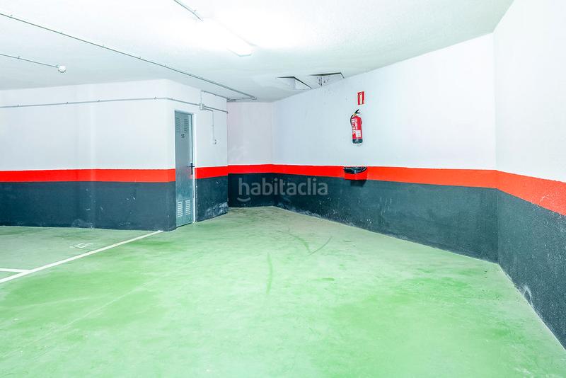 Foto 7c7ea61f-1cd9-4b2c-a255-a6d773949559. Parking voiture dans Sopela